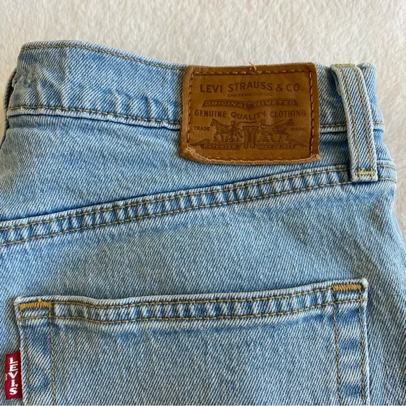 Levi’s Original Ribcage Light Blue Wash Denim Cutoffs Shorts | 31 - Picture 4 of 13